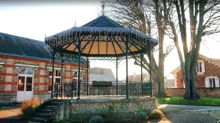 Lire la suite à propos de l’article SORTIE CROQUIS USK “Kiosque du square du Cheval Blanc de Westbury”, samedi 29 août 2026